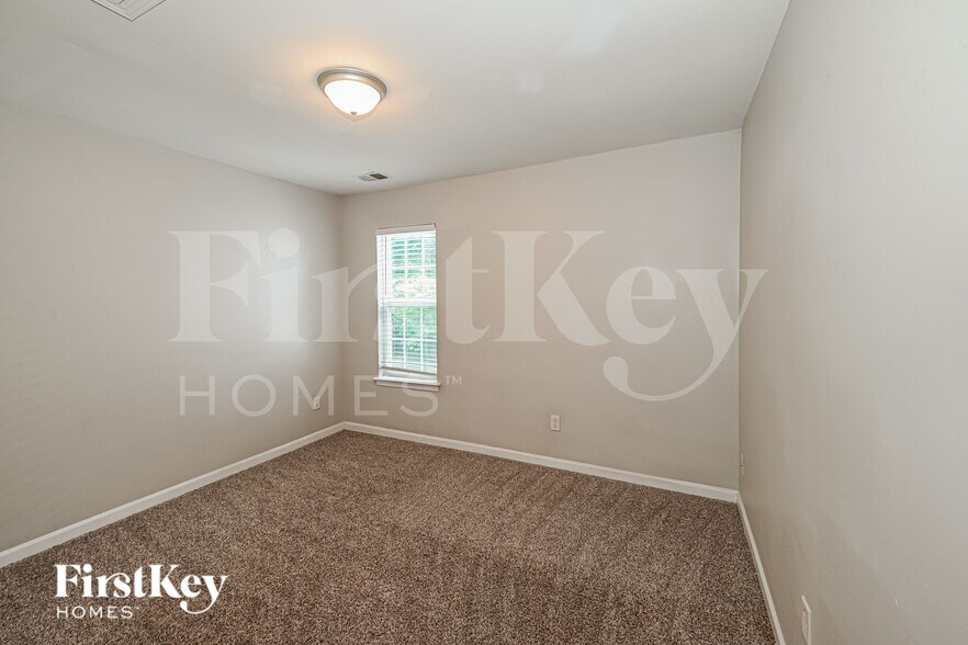 Building Photo - 6015 Forest Pond Dr