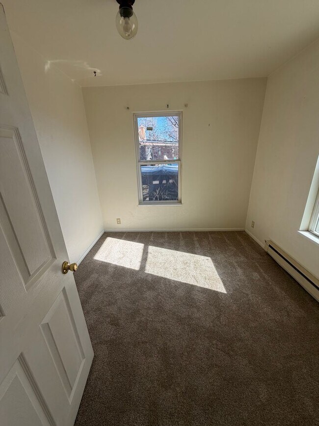 Building Photo - CS-700 N Duplex