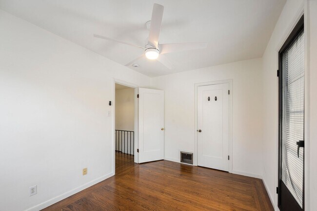 Building Photo - North Berkeley 2 Bedroom Rare Finds!