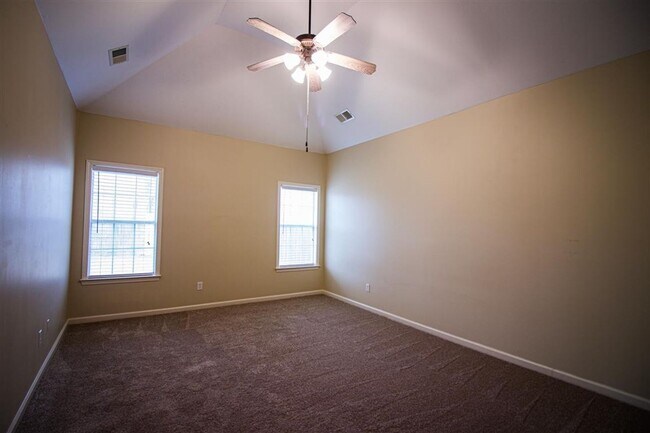 Building Photo - 3BD/2.5BA with Bonus Room in Collierville Farms.  Over 2300 sq ft!.  Pets are welcome!