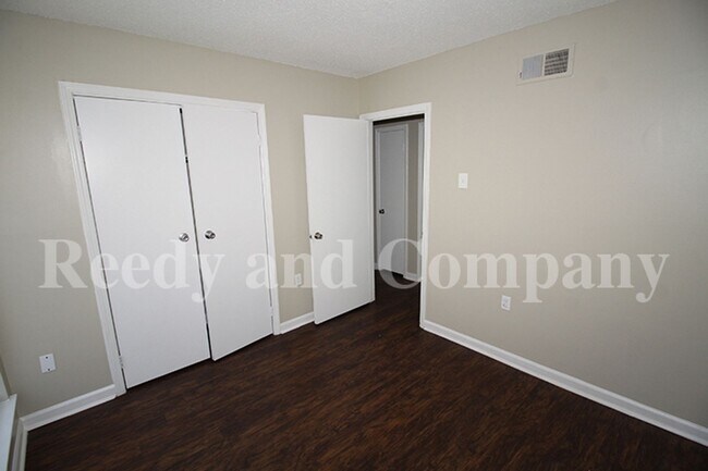Building Photo - 2447 Wellons Ave