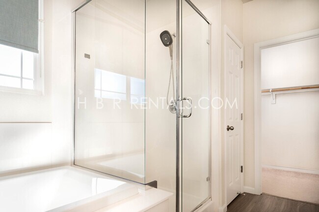 Building Photo - 312 E Liverno Ave