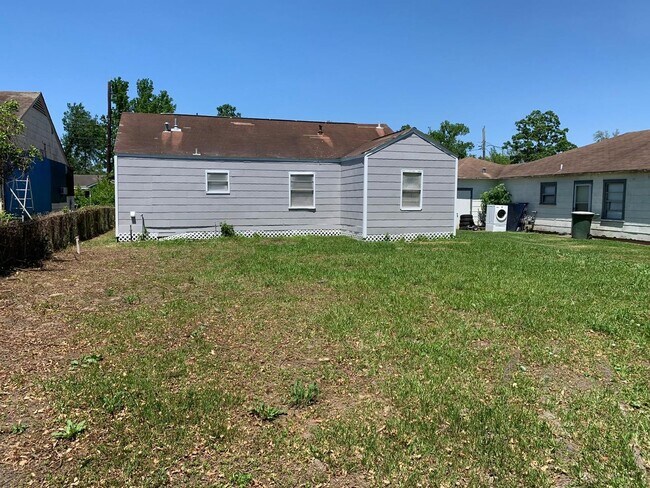 Building Photo - Gorgeous all renovated Home in Beaumont, TX!