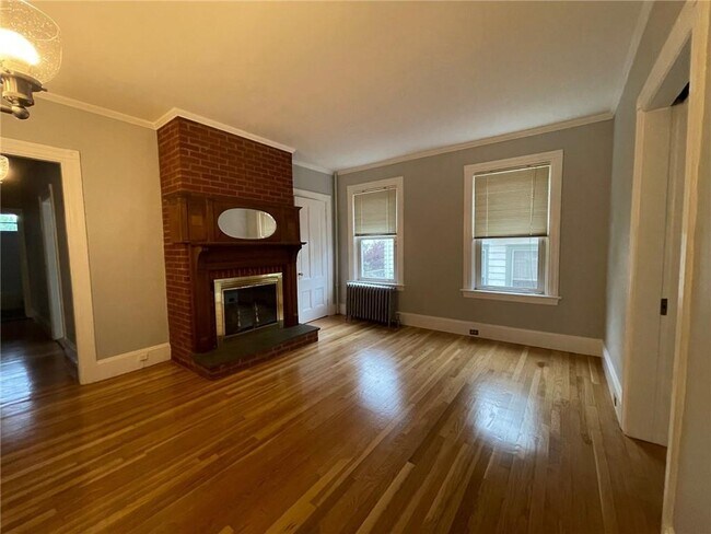 Building Photo - 176 Congdon St