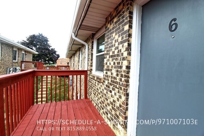 Building Photo - 335 Ridgeview Ave