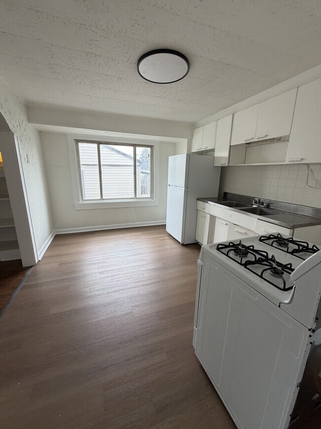 Building Photo - 4473 W 133rd St