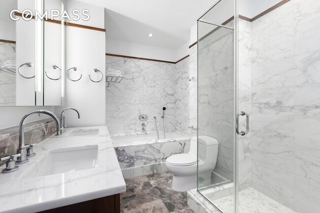 Building Photo - 25 Columbus Cir