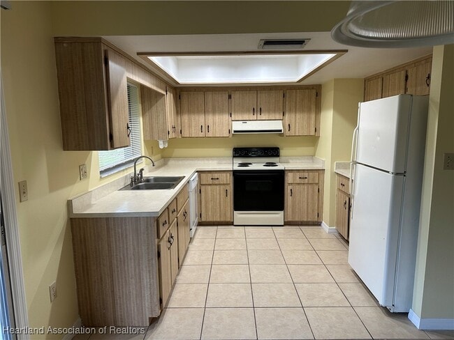 Building Photo - 3715 Castile Ave