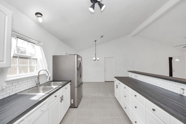 Building Photo - 1610 7th St