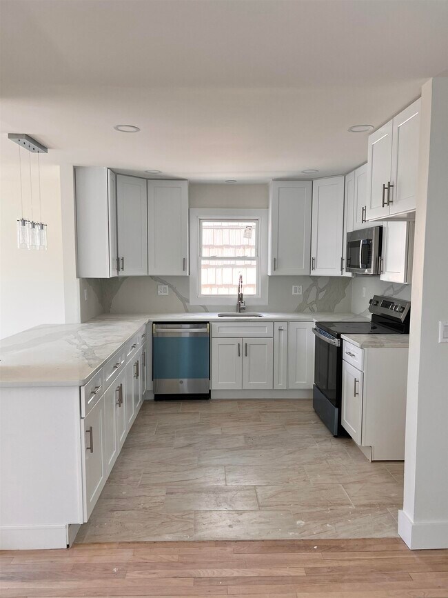 Building Photo - 72 69th St
