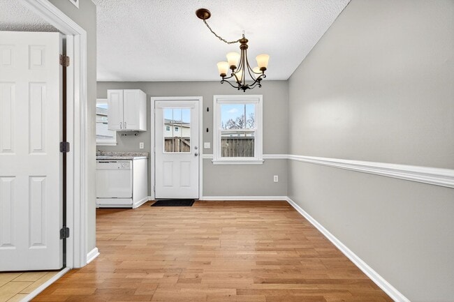 Building Photo - Quiet Retreat, Prime Location!