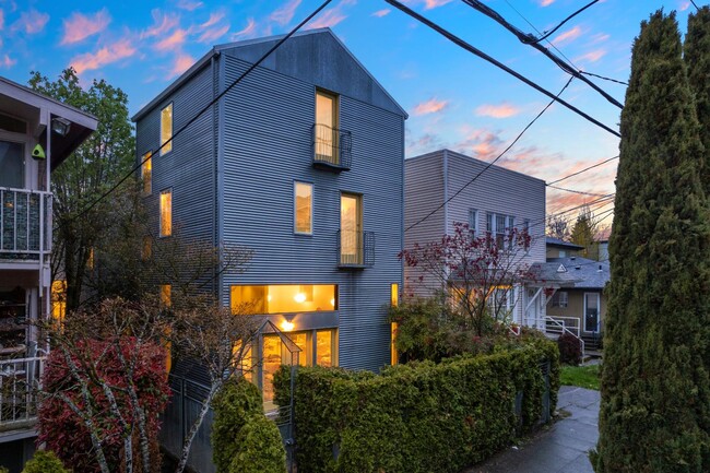 Building Photo - 213 11th Ave E