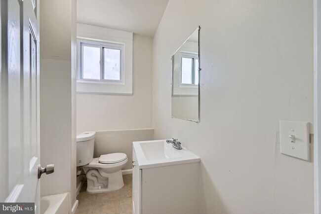 Building Photo - 118 N Hilton St