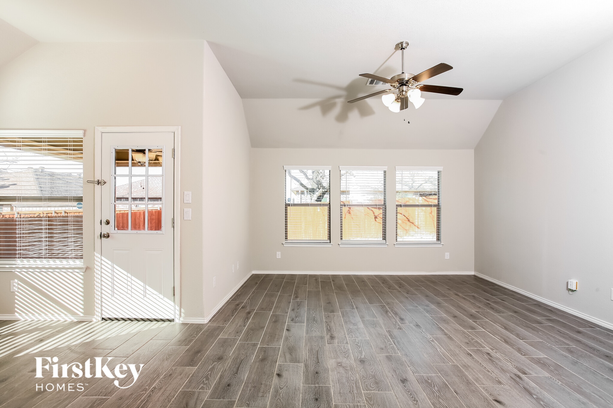 Building Photo - 1020 Deer Valley Dr