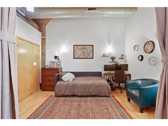 Building Photo - 521 S 7th St