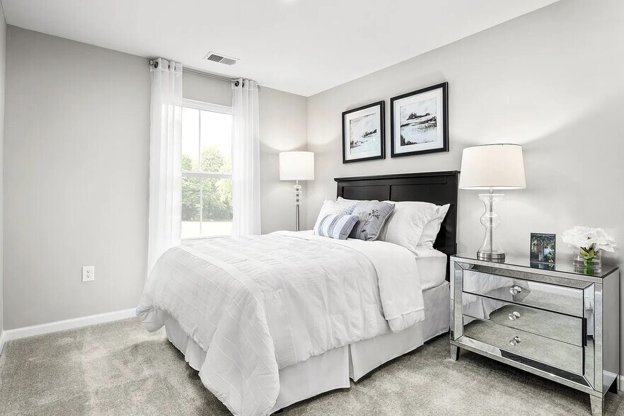 Building Photo - Room in Townhome on Tarik Ln