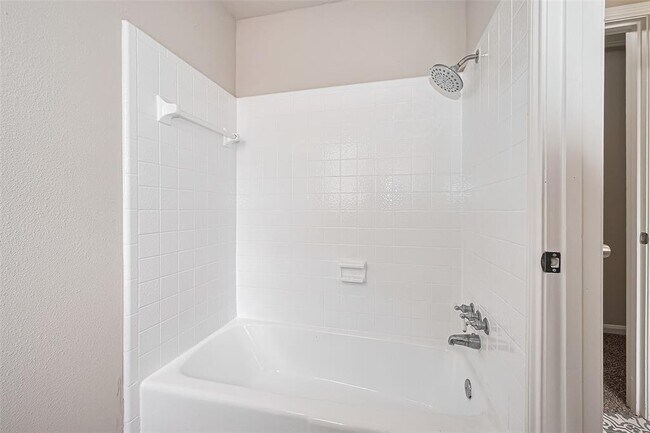 Building Photo - 10815 Creektree Dr