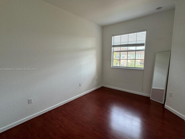 Building Photo - 297 Las Brisas Cir