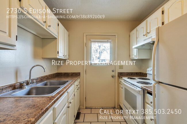Building Photo - 2736 S Edison St