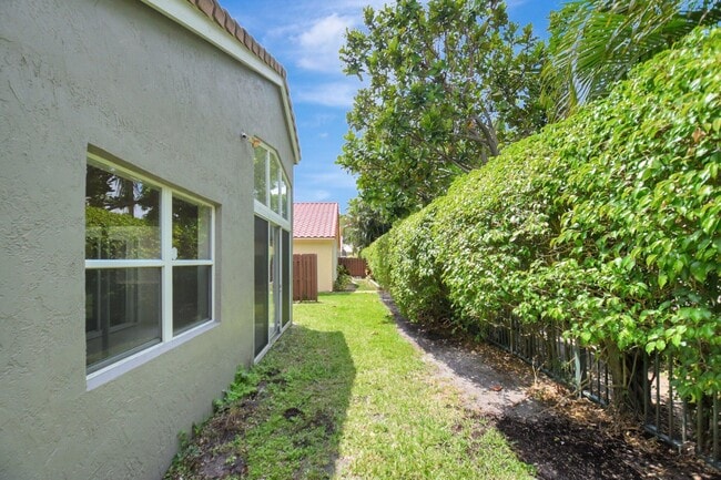 Building Photo - 6779 Indianwood Way