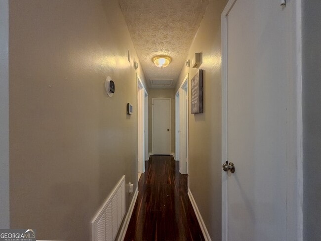 Building Photo - 580 Pineland Cir