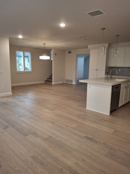 Building Photo - 358 Walnut Ave