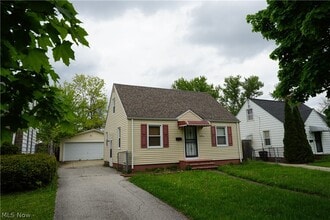 Building Photo - 16913 Lotus Dr