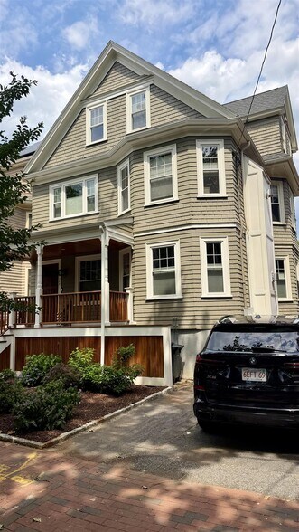 Building Photo - 145 Larch Rd
