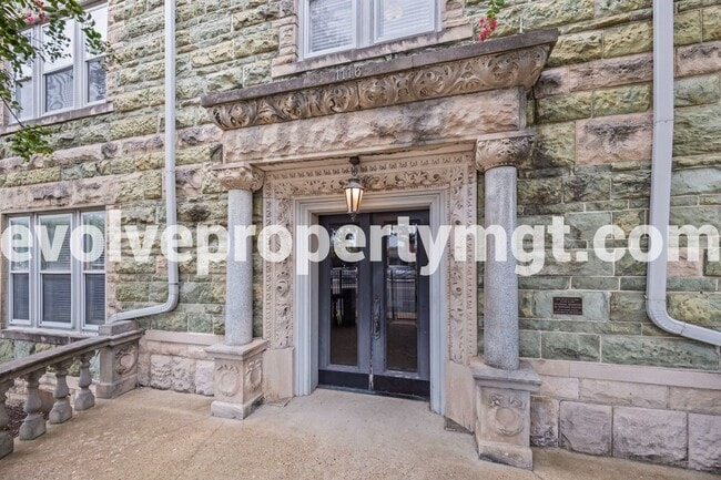 Building Photo - Charming 2 bedroom midtown unit.