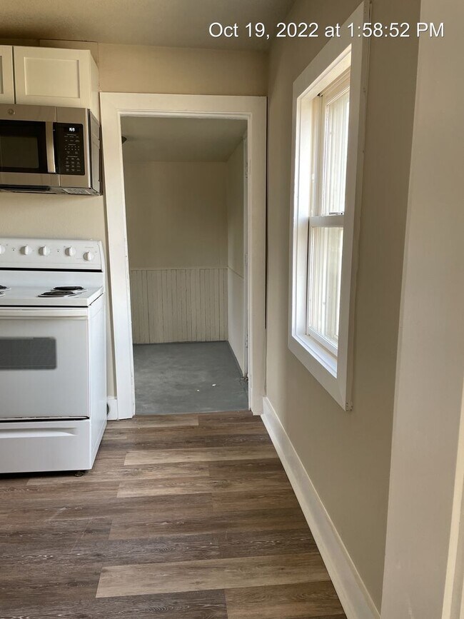 Building Photo - Updated 2 bedroom 1 bathroom home-located in Perry, IA