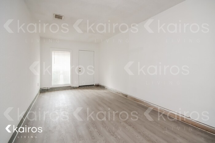 Building Photo - 304 Robbie St