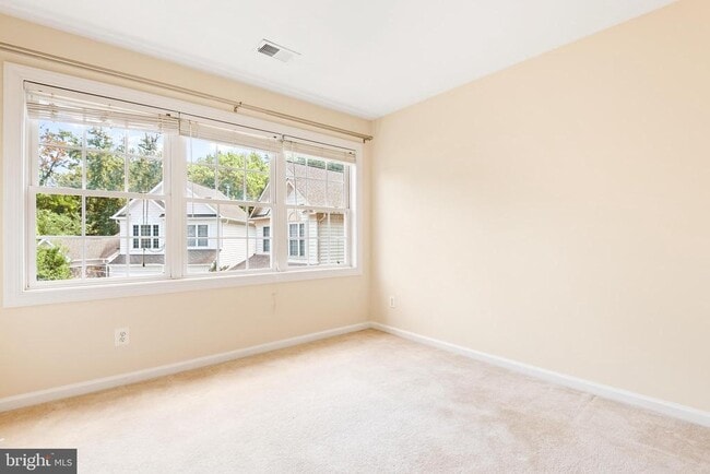 Building Photo - 2202 Sarah Woods Ct