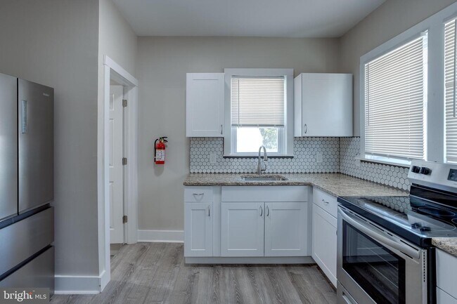 Building Photo - 1948 Lexington Ave