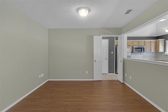 Building Photo - 3807 Woodside Dr