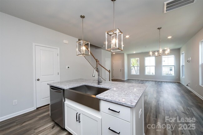 Building Photo - 2550 Lydia Ave