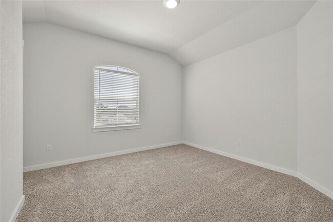 Building Photo - 113 Shadow Oak Cv