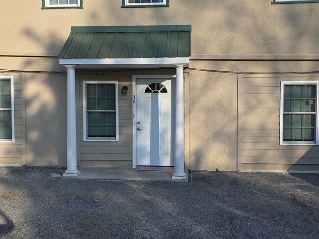 Building Photo - 225 Pemberton Rd