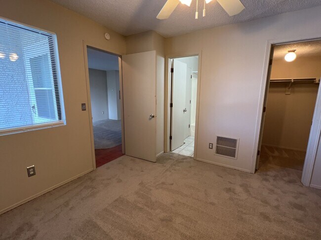 Building Photo - Prime Location! 1 bed 1 bath apartment near Sloan's Lake and Main Street Edgewater