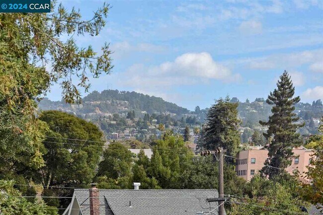 Building Photo - 66 Fairmount Ave