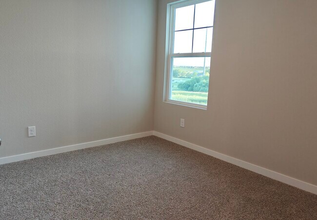 Bed 3 - 10809 S 178th Ave