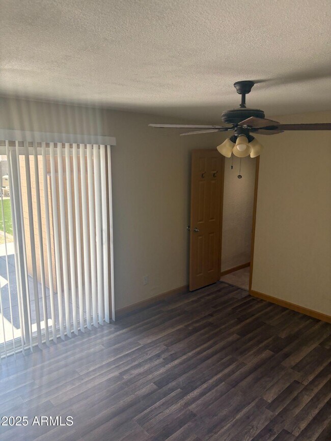Building Photo - 4027 E Windrose Dr