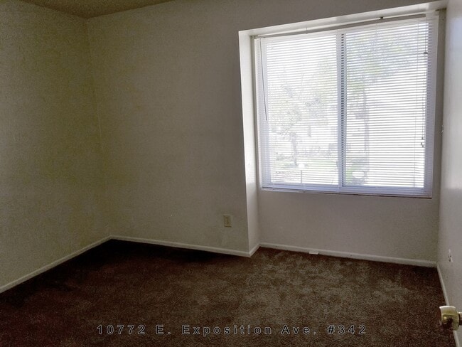 Building Photo - Expo 247 with 2 bed, 1 Bath, 800 SF with A...