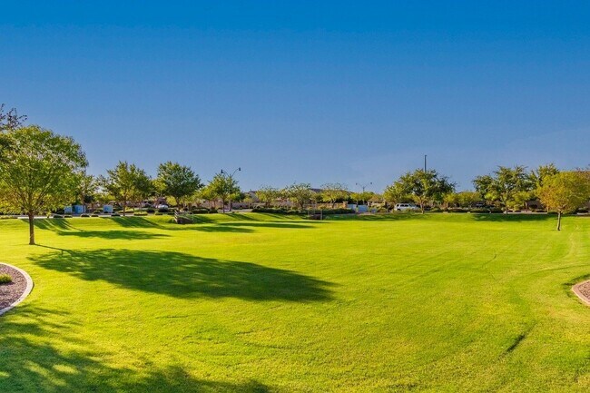 Building Photo - 2220 S Ponderosa Dr