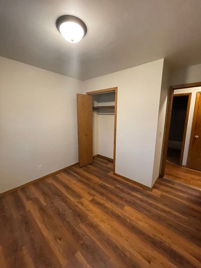 Building Photo - 211 Joan St