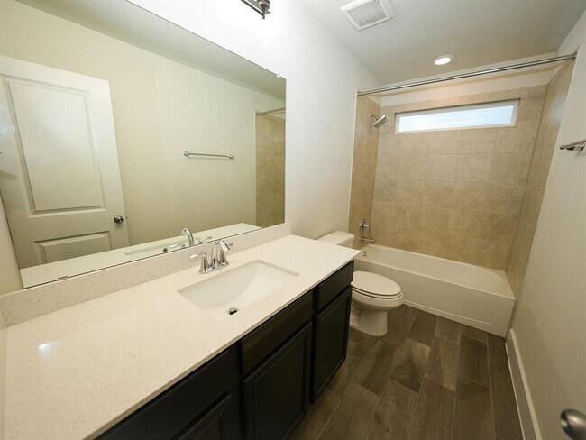 Building Photo - 10613 Harwood Overlook Cove
