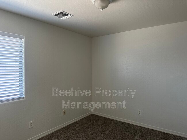 Building Photo - 1937 S 80th St