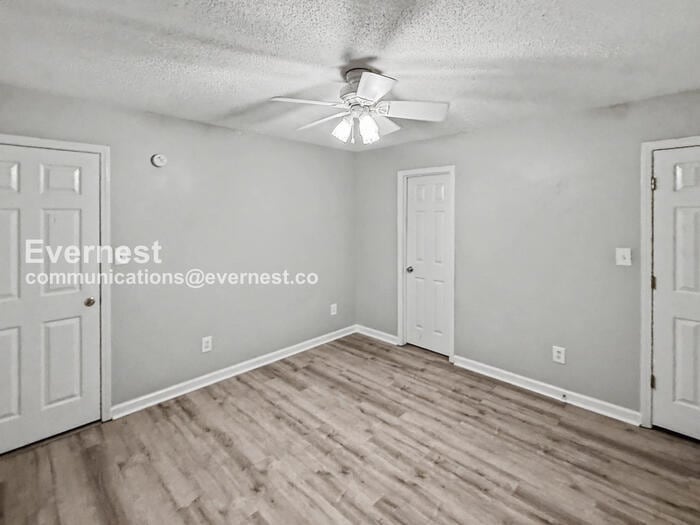 Building Photo - 1104 Oak Creek Trail