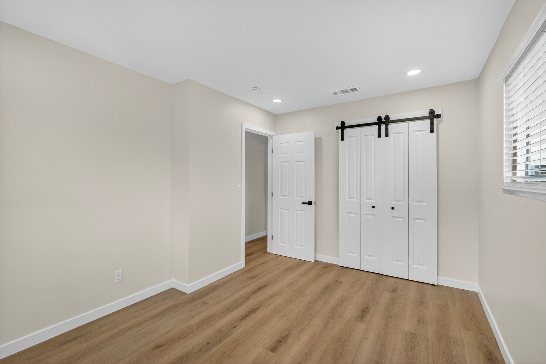 Building Photo - 11972 Walnut St