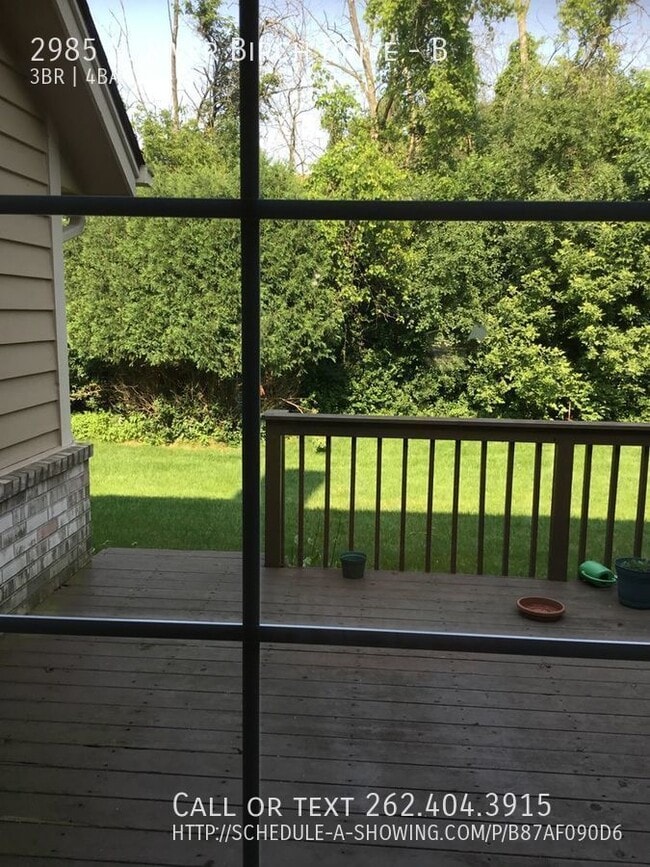 Building Photo - Huge condo with 2 car garage!