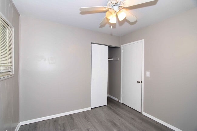 Building Photo - 4 Bed 2 Bath House for Rent